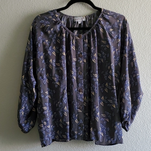 5/$15 Bayla Jane Blouse - Picture 4 of 4